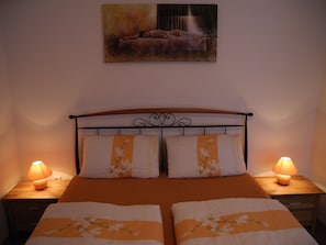 Double Room, Balcony | Desk, blackout drapes, cribs/infant beds, free WiFi - Pension Atelier Reinhart (Rauhenebrach)