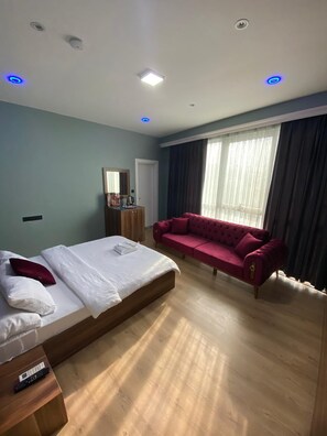 Standard Double Room | 1 bedroom, desk, soundproofing, iron/ironing board