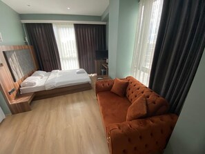 Desk, soundproofing, iron/ironing board, free WiFi
