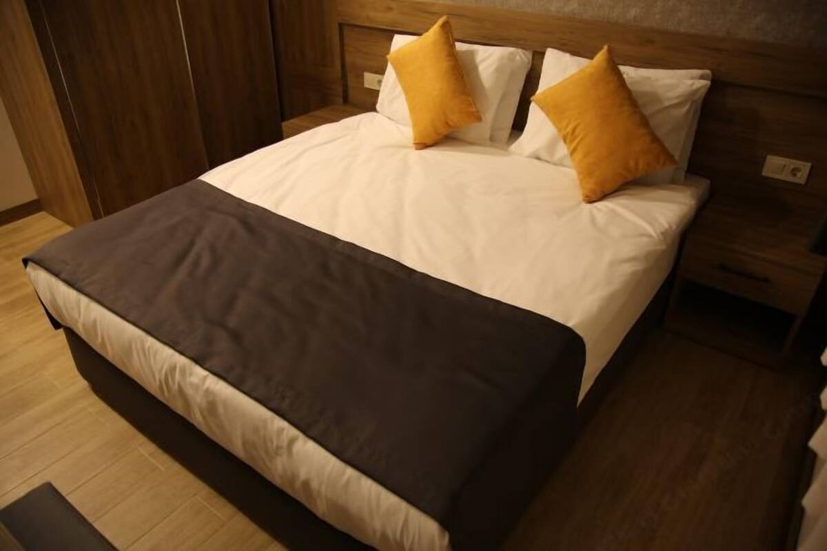 1 bedroom, premium bedding, in-room safe, desk