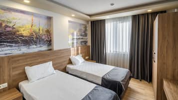 1 dormitorio, ropa de cama de alta calidad, caja fuerte y escritorio