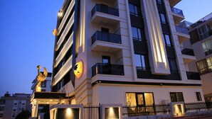 A multi-story hotel with a prominent sign reading "Golden World Apart Hotel." - Golden World Suite Hotel (Konyaalti)