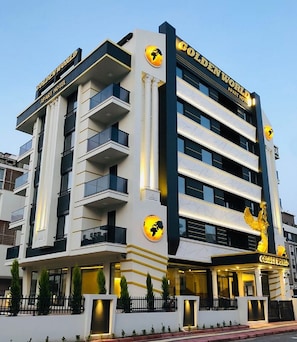 Front of property - Golden World Suite Hotel (Konyaalti)