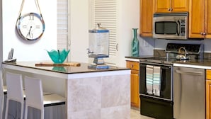 Stovetop, dishwasher, cookware/dishes/utensils