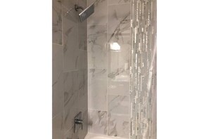 Villa (5 Bedrooms) | Baño | Tina 