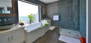 Bathroom - Villa Moonrise (Lowlands)