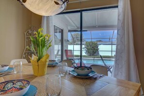 独立别墅, 多张床 (South Venice Pool Home with Fence, Do) | 客厅