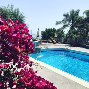 Seasonal outdoor pool, pool umbrellas, pool loungers - Borgo San Biagio (Calatabiano)