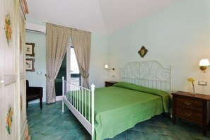 Free cots/infant beds - Borgo San Biagio (Calatabiano)