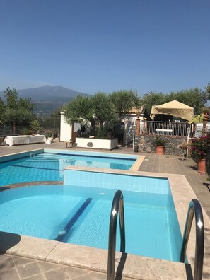 Seasonal outdoor pool, pool umbrellas, pool loungers - Borgo San Biagio (Calatabiano)
