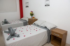 Appartement Deluxe, 2 lits une place (Napo) | 1 chambre, décoration personnalisée, ameublement personnalisé