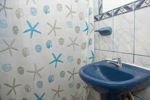 Bathroom - Atahualpa Suites Apartment Rentals (Iquitos)