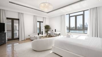 6 soveværelser, pengeskab på værelset, strygejern/strygebræt