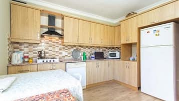 Villa | Cocina privada | Frigorífico, microondas y lavavajillas