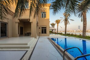 Pool - Exclusive Villa w/ Private Pool, Garden & Beach (Dubai)
