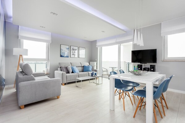 Superior Apartment | Living area | 55-inch LED TV with cable channels, TV - Frey Homes Bastion Walowa (Gdansk)