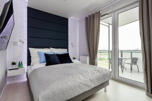 Superior Apartment | Pillowtop beds, individually decorated, individually furnished, desk - Frey Homes Bastion Walowa (Gdansk)