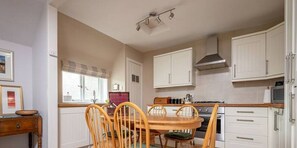 Comfort Apartment, 3 Bedrooms | In-room dining - The Stables Loft Close to Elie Beach (Leven)