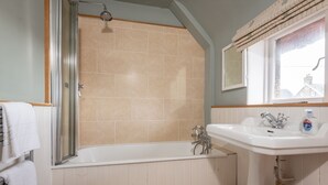 Comfort Apartment, 3 Bedrooms | Bathroom