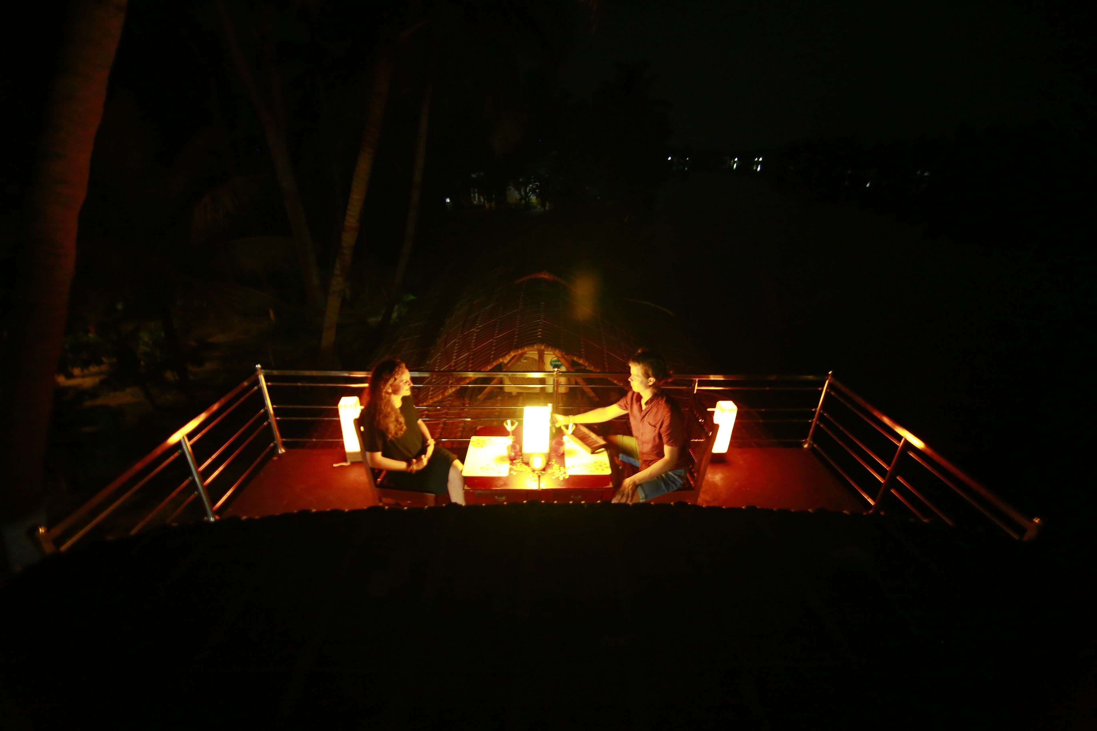 Mặt tiền nơi lưu trú - ban đêm