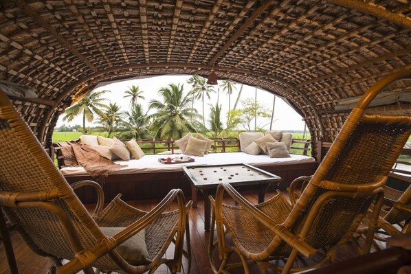 Outdoor dining - Best Kerala Houseboat (Ambalapuzha)