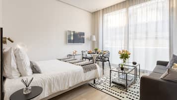 Iron/ironing board, WiFi, bed sheets