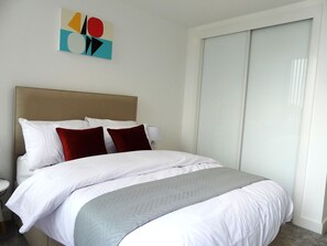 1 habitación, tabla de planchar con plancha, wifi y ropa de cama 