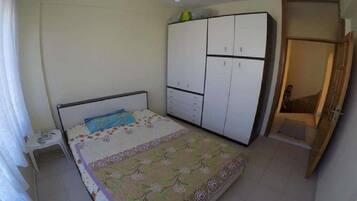 1 bedroom, desk, free WiFi, bed sheets