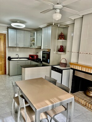 Fridge, microwave, oven, stovetop - *** Charming apartment *** (Cehegín)