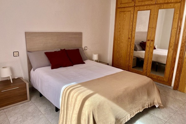 3 slaapkamers, een strijkplank/strijkijzer, gratis wifi, beddengoed