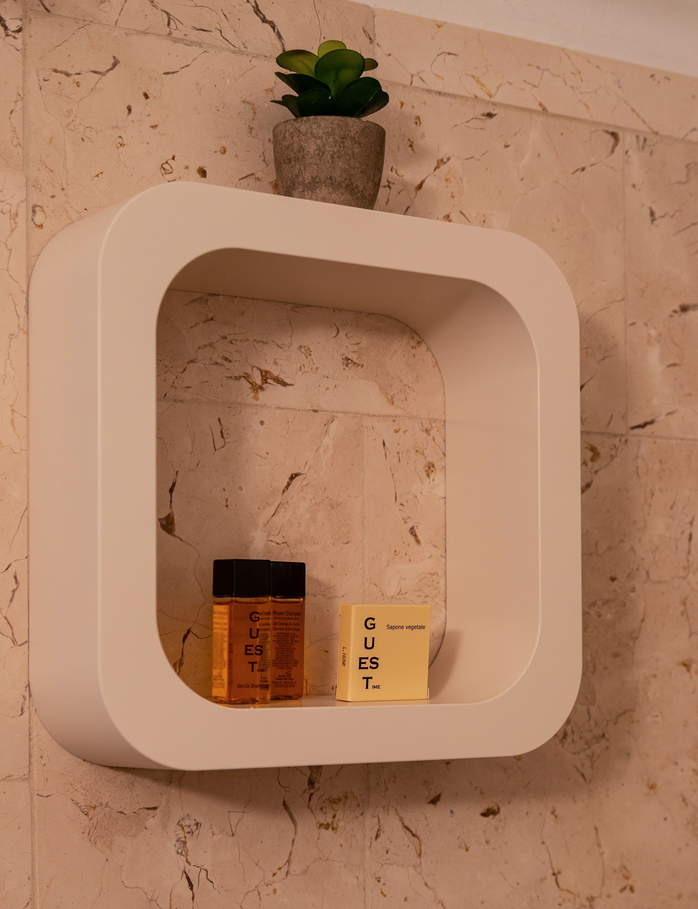 deluxe double room | bathroom | shower, rainfall showerhead, free toiletries, hair dryer