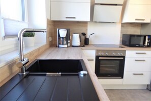 Fridge, microwave, oven, stovetop - Hello and welcome to the Deichtraum! (Dangast)