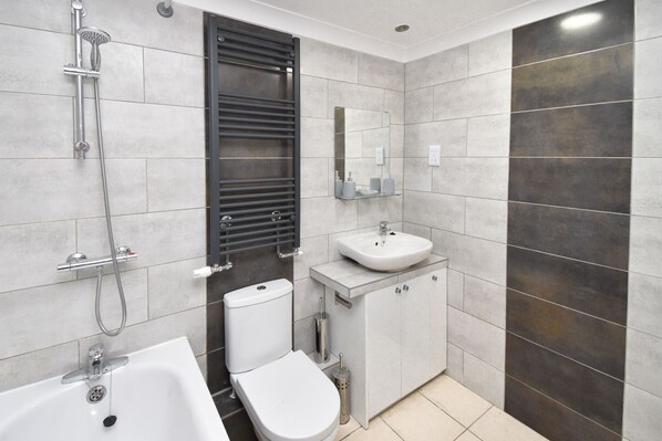 Maison, 6 chambres | Salle de bain