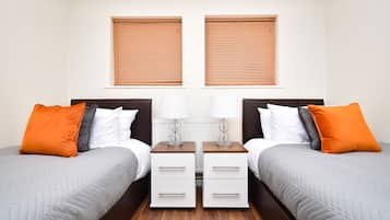 House, 6 Bedrooms | Desk, iron/ironing board, free WiFi, bed sheets