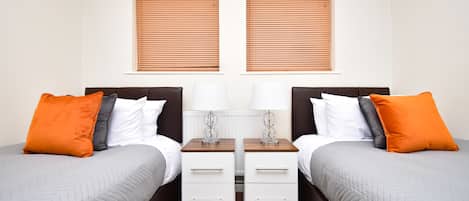 Casa, 6 camere da letto | 6 camere, una scrivania, ferro/asse da stiro, Wi-Fi gratuito