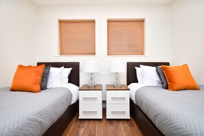 House, 6 Bedrooms | Desk, iron/ironing board, free WiFi, bed sheets - Oldbrook House (Milton Keynes)