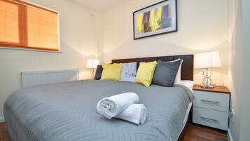 House, 6 Bedrooms | Desk, iron/ironing board, free WiFi, bed sheets