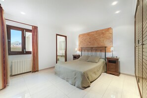 3 bedrooms, in-room safe, iron/ironing board, free WiFi