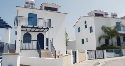 Anatoli 3BR Holiday Home Near the Beach