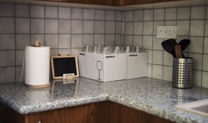 Villa | Cucina privata | Frigorifero con congelatore, forno, piano cottura