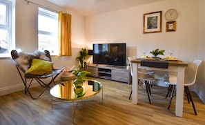 Boutique One Bedroom Apartment | Living area | Flat-screen TV, Netflix, streaming services - Boutique Apartment (Luton)