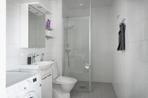 Shower, hair dryer, towels, soap - Apartment with bedroom and views! A35 (Helsinki)