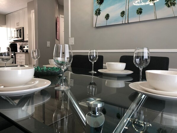 Căn hộ (3 Bedrooms) | Bếp riêng | Tủ lạnh, lò vi sóng, lò nướng, bếp nấu