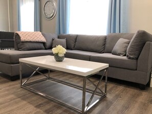 Apartment (3 Bedrooms) | Living room - 6181 Sandcrest · Walk to Universal-harry Potter Room-new (Orlando)