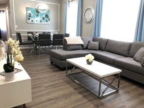 Apartment (3 Bedrooms) | Living room - 6181 Sandcrest · Walk to Universal-harry Potter Room-new (Orlando)