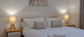 Executive 2 Bedroom 2 Bathroom Apartment - Basingstoke Serviced Apartment