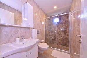 Villa, 4 Bedrooms | Bathroom | Shower, towels - KE004 by Villaofsummer (Kemer)