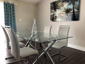 Villa (3 Bedrooms) | Restauranger