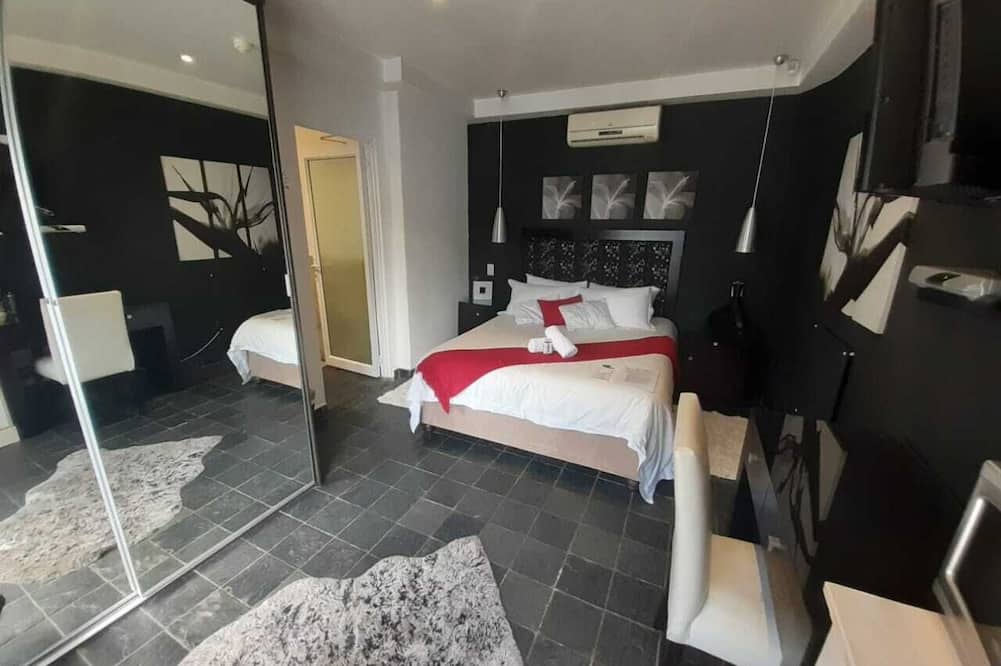 Flying Falcon Guesthouse
