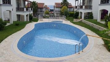 Kolam renang outdoor